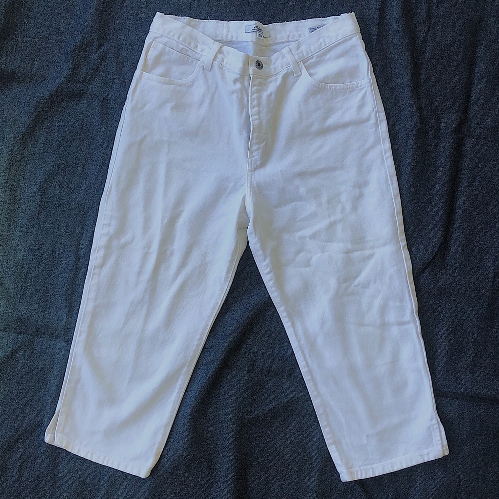 Mid-waist White cropped jeans 🤍